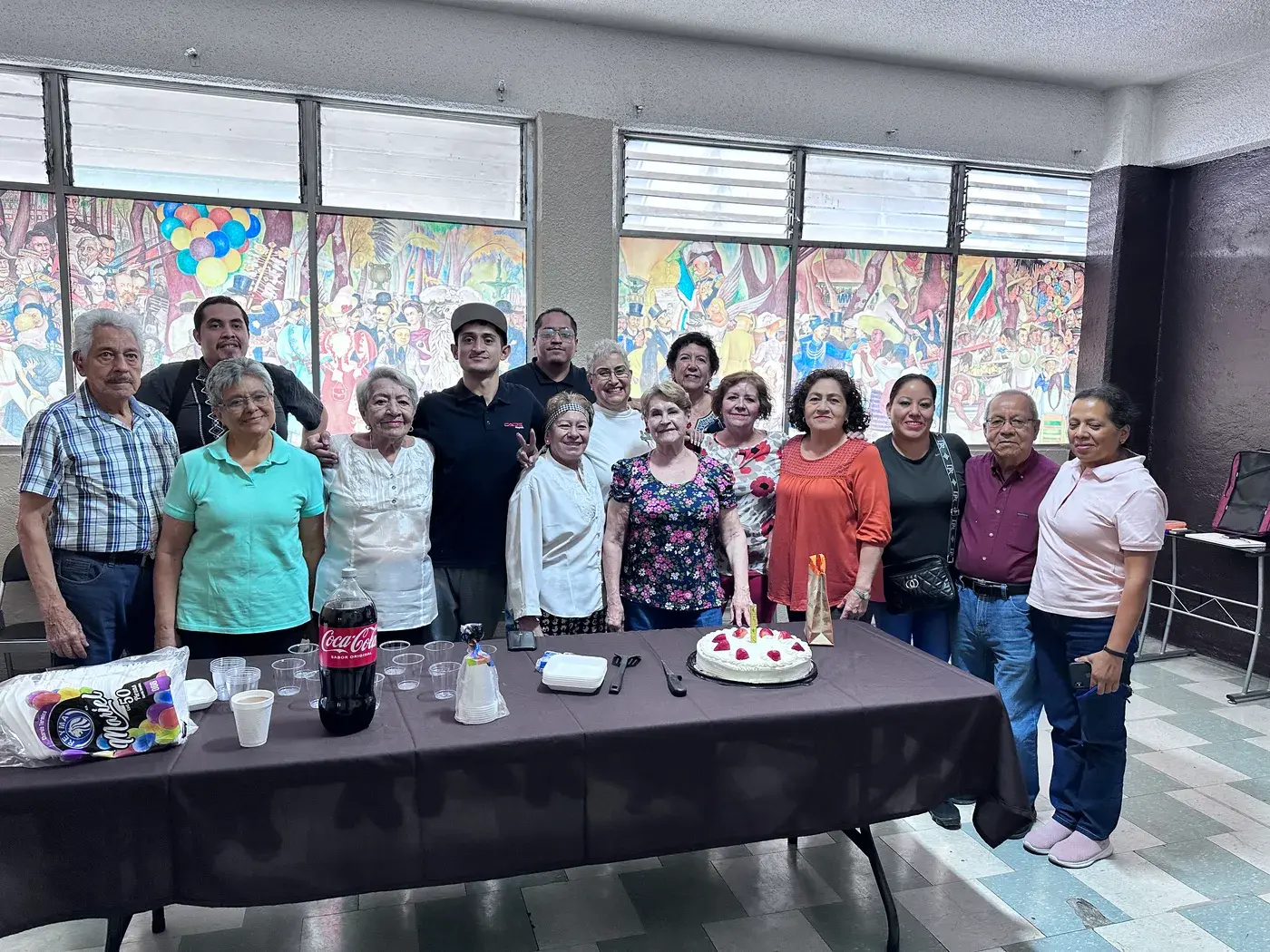 Celebración con pastel en el Centro AM